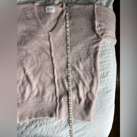Aritzia Wilfred Hushknit V Neck Sweater - size Small - Light Pink - Picture 3 of 6